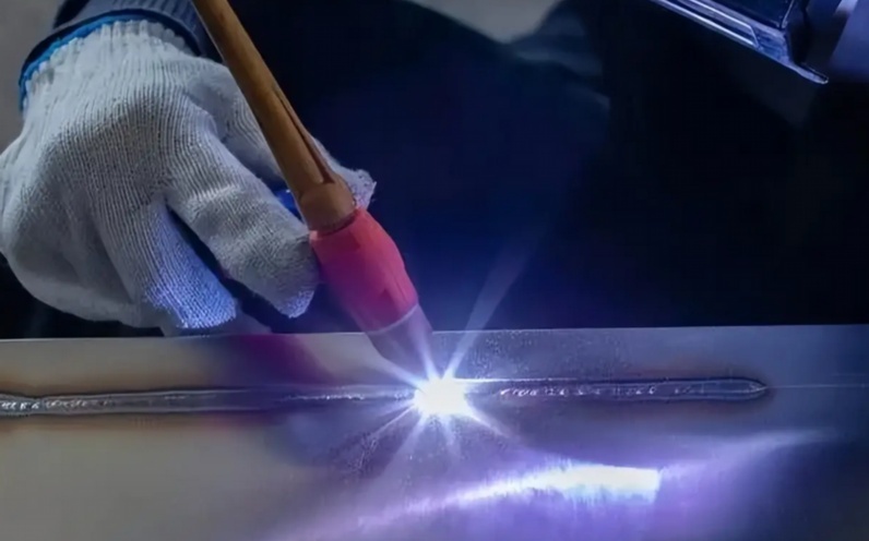 激光焊機(jī)出光不穩(wěn)定故障排查指南