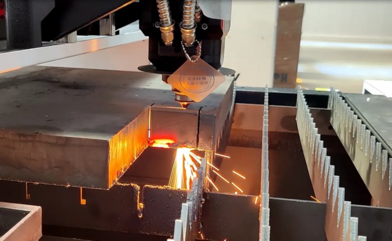 光纖激光切割機vs紫外皮秒激光切割機：全面對比與選型建議