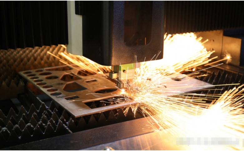 紫外皮秒激光切割機vs激光膜切機：電子行業(yè)選型對比